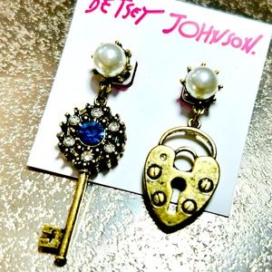 BETSEY JOHNSON: Heart Lock & Key Mismatched Earrings